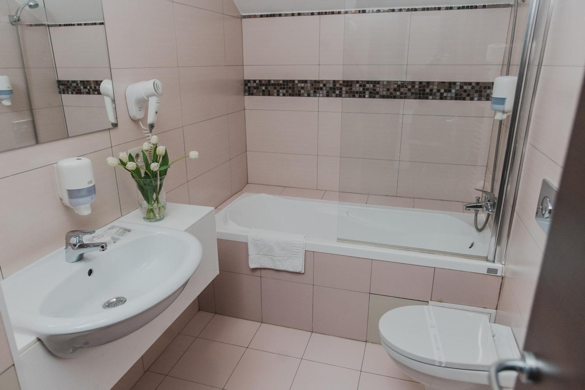 Caro Boutique Hotel Oradea Εξωτερικό φωτογραφία