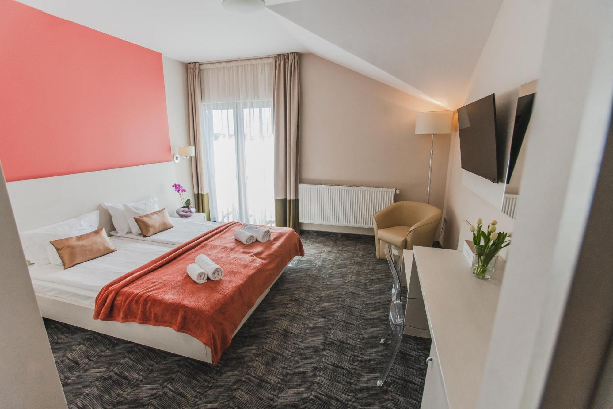 Caro Boutique Hotel Oradea Εξωτερικό φωτογραφία